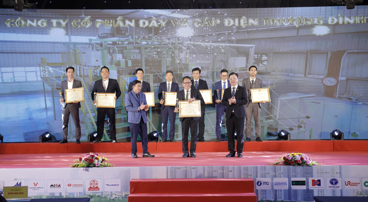 CADI-SUN receives the Certificate of key industrial product of Hanoi